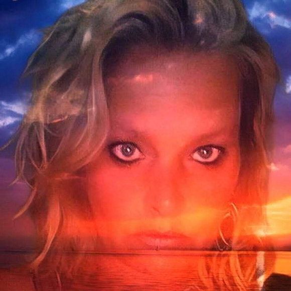 Meet your Posher, Tracy - Picture 2 of 2